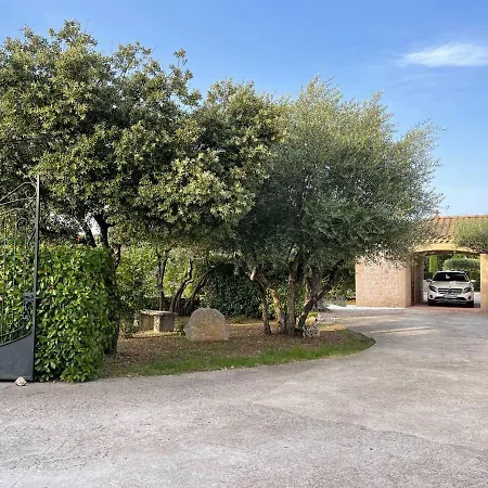 Ferienhaus Captivating 2-Bed Cottage Garden & Pool In Sauve